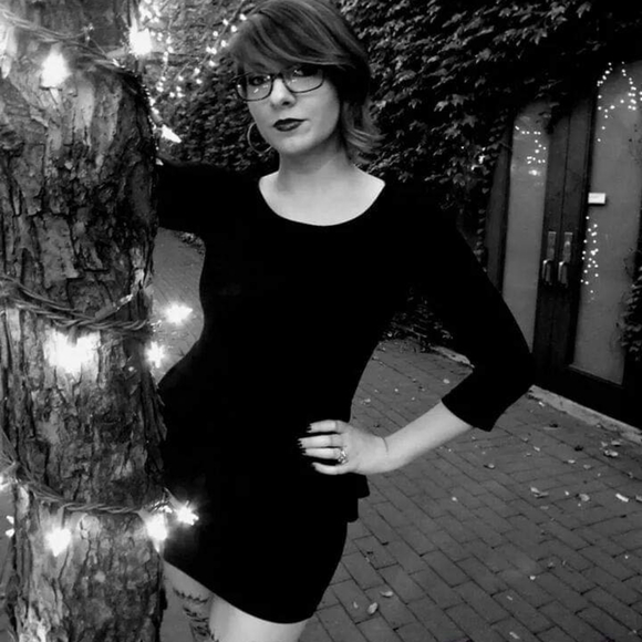 Meet your Posher - Picture 3 of 4